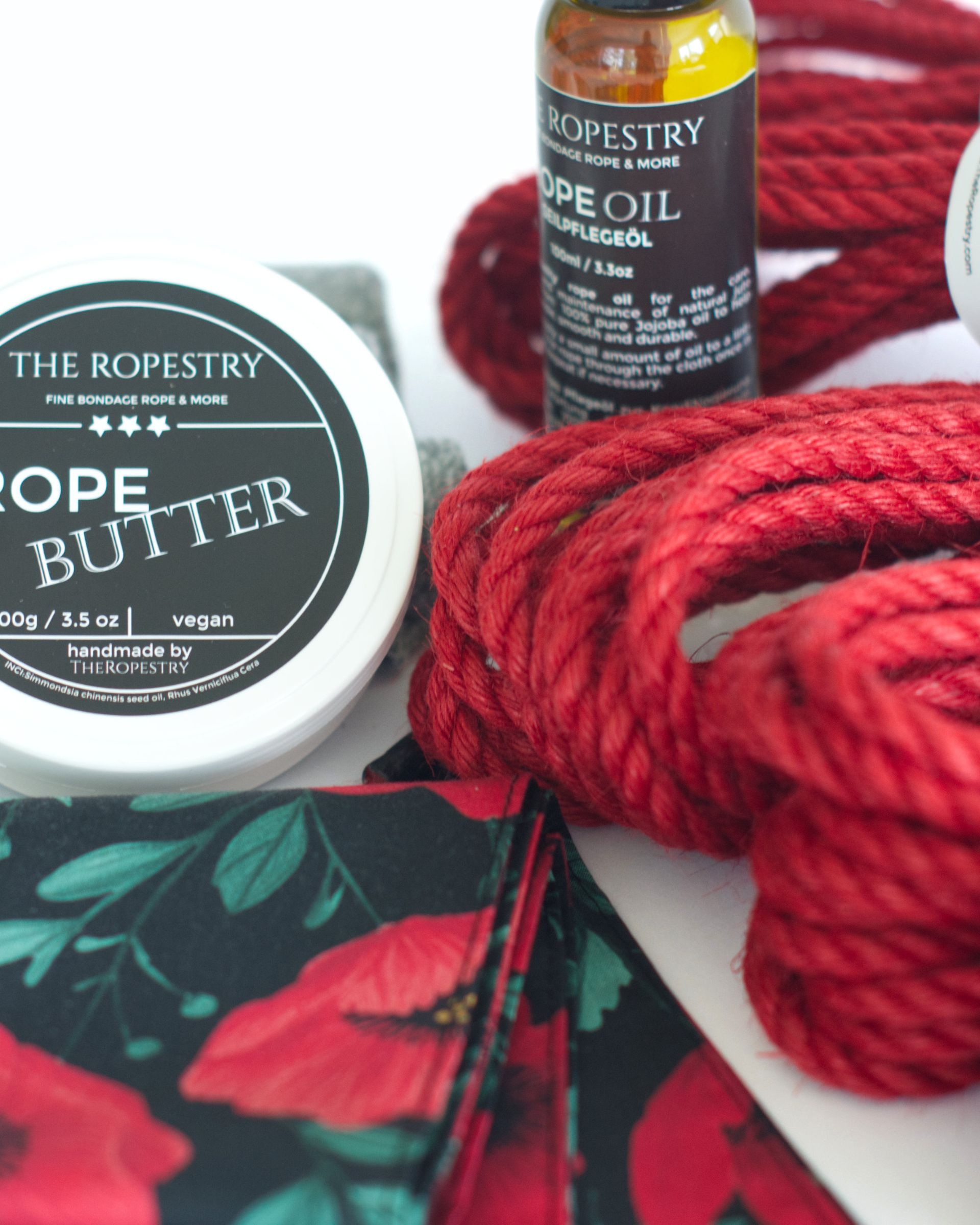 Shibari Set "RED DELIGHT" | 3x 8m KIYOMI RED 6/0 Ropes + 2x 6m KIYOIMI RED 5/0 Ropes + VEGAN Rope Butter, Rope Oil, 3x Care Cloth and Cotton Blindfold "Poppyflower"