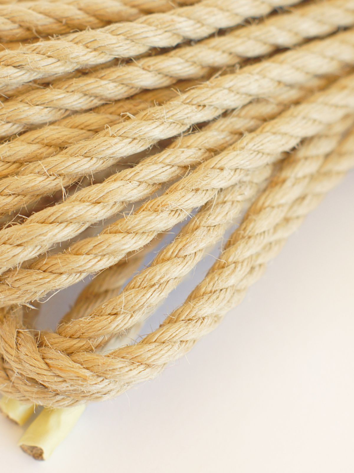 ø 6mm KIYOMI strong single-ply Z-twist medium-lay jute rope for Shibari & Kinbaku applications, untreated, durable & versatile, JBO-free  ø 6mm KIYOMI strong single-ply Z-twist medium-lay jute rope for Shibari & Kinbaku applications, untreated, durable & versatile, JBO-free