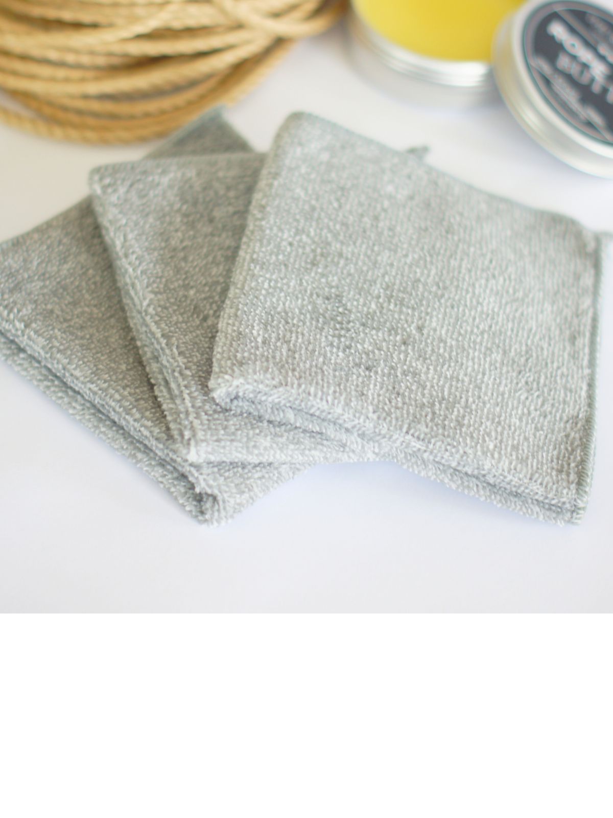 Microfiber cloth for the care and maintenance of jute ropes, grey, 28x28cm, lint-free Microfiber cloth for the care and maintenance of jute ropes, grey, 28x28cm, lint-free