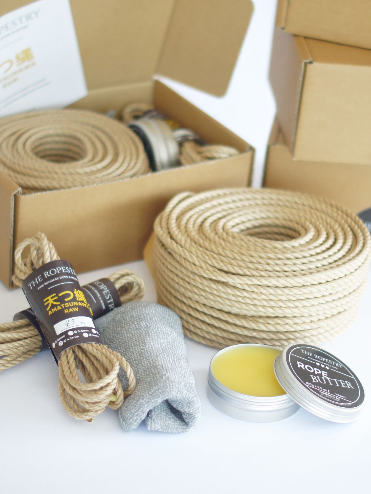 DIY RAW BOX - 50 m raw rope, 2x 4.3 m thin ropes, rope butter, storage box, instruction booklet and FREE microfibre cloth DIY RAW BOX - 50 m raw rope, 2x 4.3 m thin ropes, rope butter, storage box, instruction booklet and FREE microfibre cloth