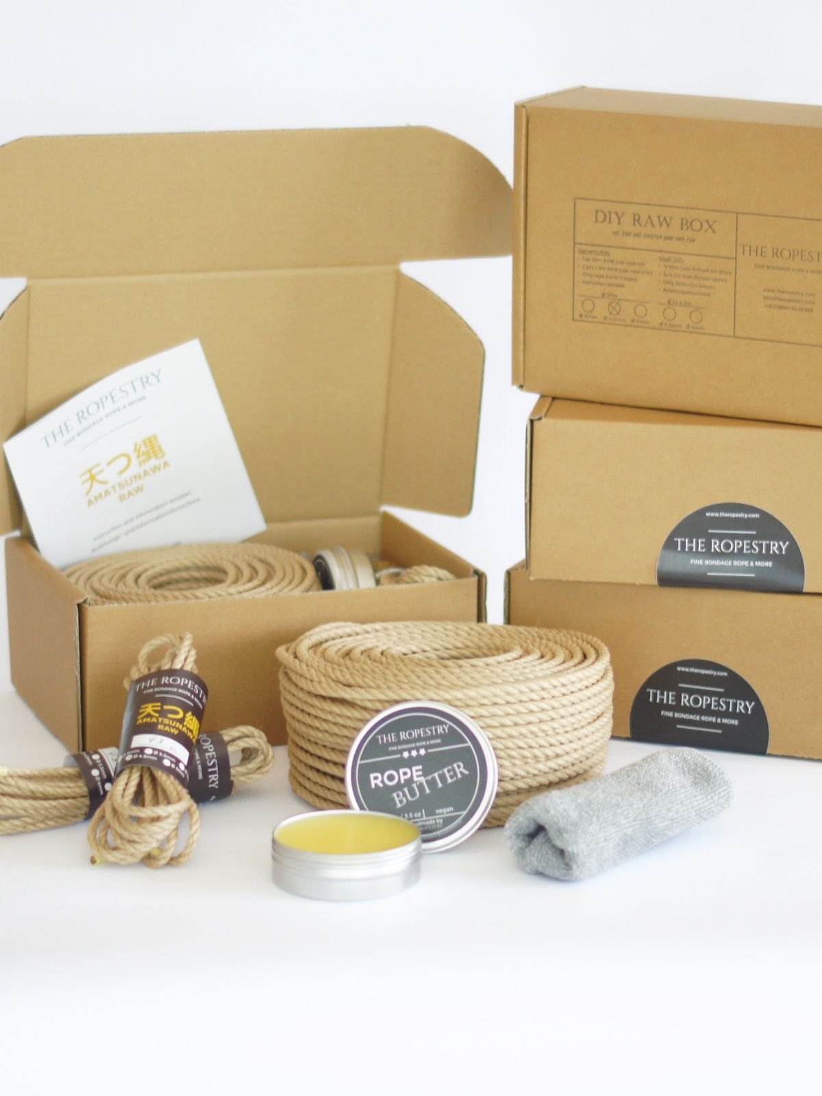 DIY RAW BOX - 50 m raw rope, 2x 4.3 m thin ropes, rope butter, storage box, instruction booklet and FREE microfibre cloth DIY RAW BOX - 50 m raw rope, 2x 4.3 m thin ropes, rope butter, storage box, instruction booklet and FREE microfibre cloth