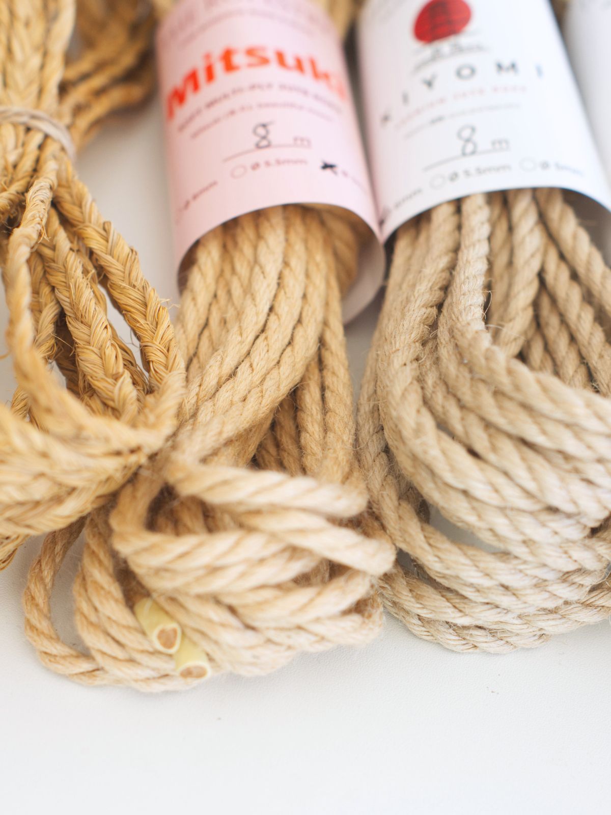 Shibari Set "Sensory Spark" – Prickling Contrasts | 4m Esparto Rope + 4x 8m KIYOMI 6mm Jute Ropes + 1x 8m Mitsuki 5mm Jute Rope + Rope Oil & Cleaning Cloth + Blindfold